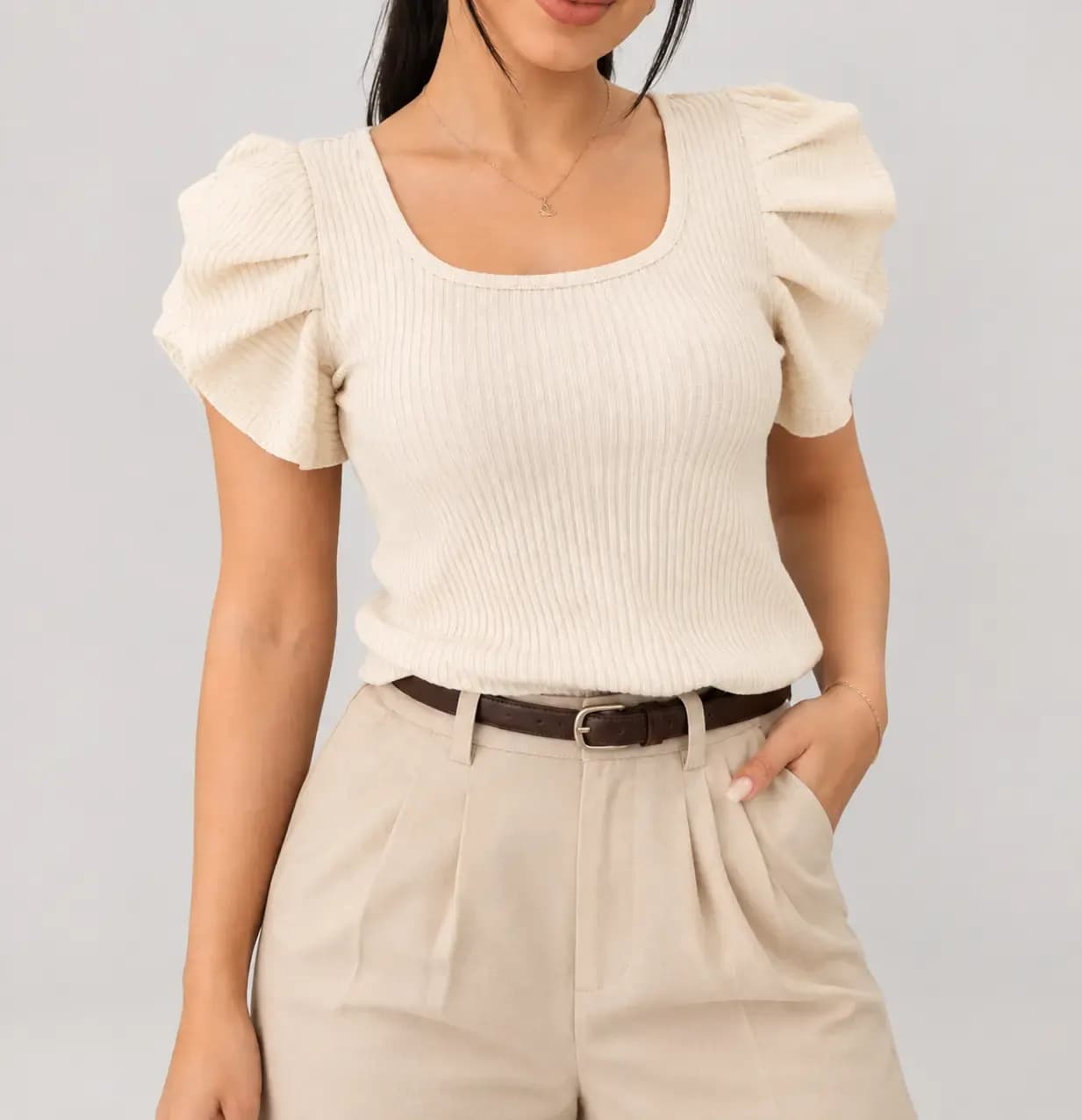 تاپ زنانه یقه خشتی آستین عروسکی پارچه گرمبالا | فریسایز (۶ رنگ) — کد: 8486 — تصویر ۴